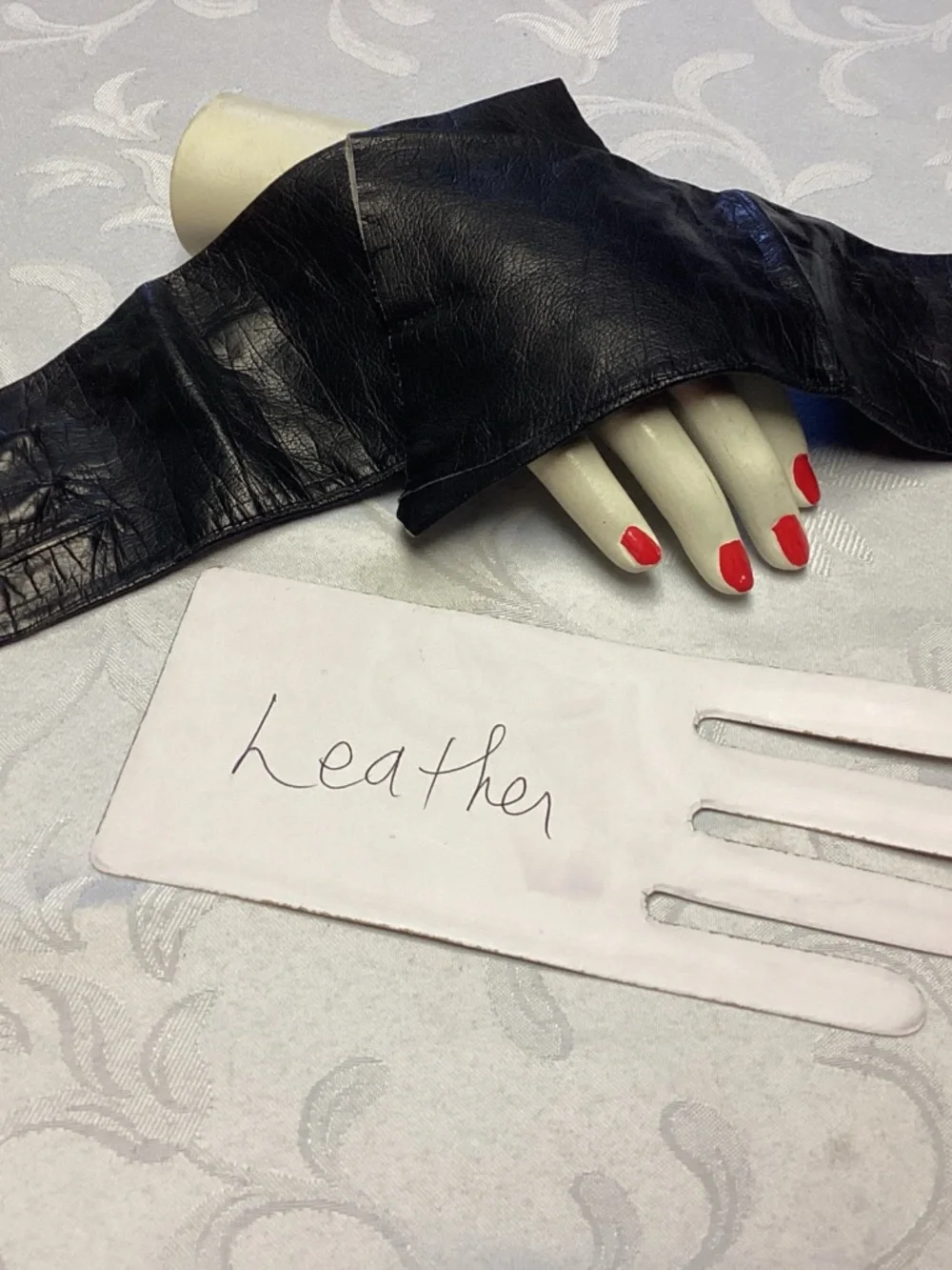 HUGE LOT LADIES VINTAGE GLOVES. MUST SEE RESALE GALORE 💙💙💙💙